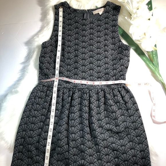 ❤️5/$25  LOFT Dress Grey Pattern - Picture 4 of 9